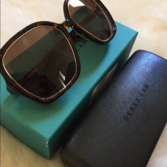 Derek Lam Oversized Broadway Square Sunglasses - Picture 5 of 8